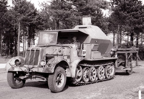 Sd.Kfz.7/3 Feuerleitpanzer fur V-2 Raketen (V-2 Rocket Command Vehicle) title=